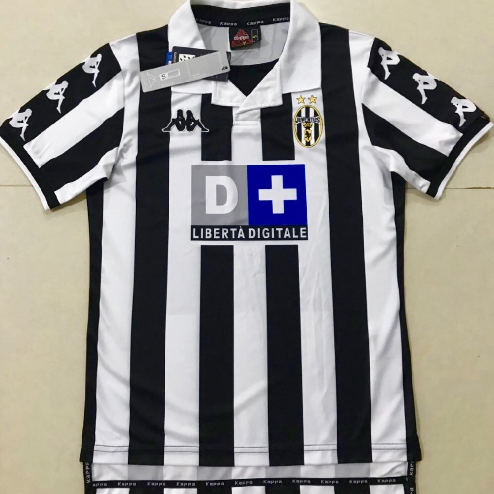 1999 Retro Juventus home jersey size medium